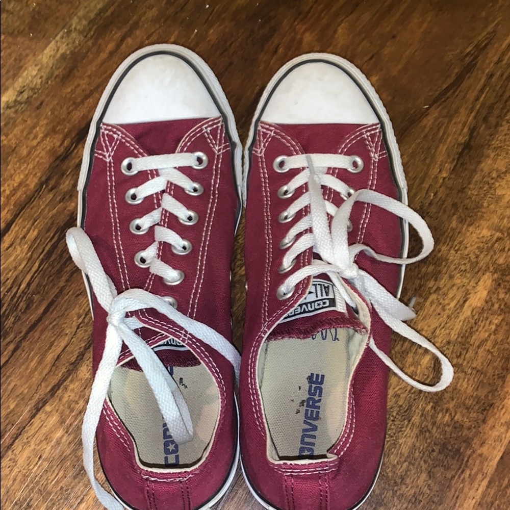 Men's 7 Womens 9 Maroon Converse